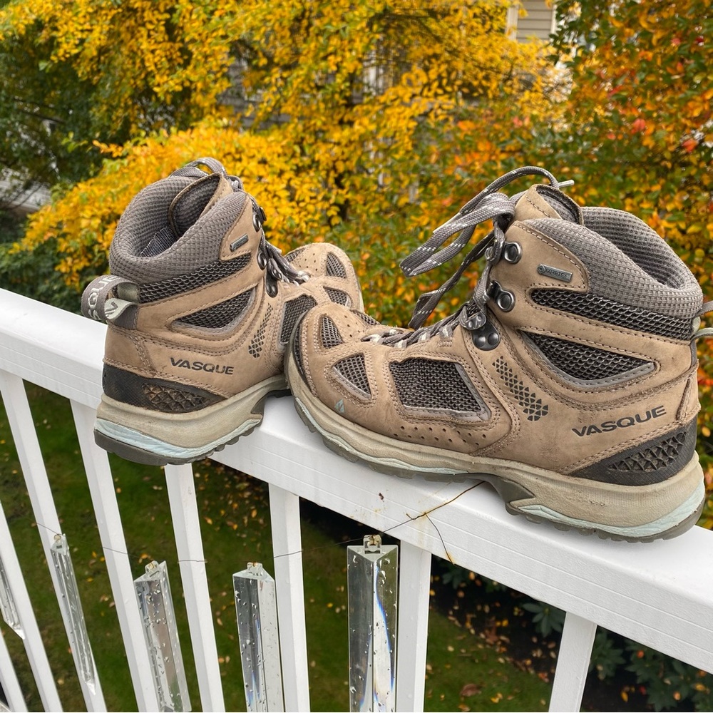 VASQUE WOMENS SHOES SIZE 7/25.5cm